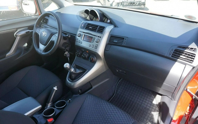 Toyota Verso cena 35900 przebieg: 80660, rok produkcji 2010 z Gniezno małe 667